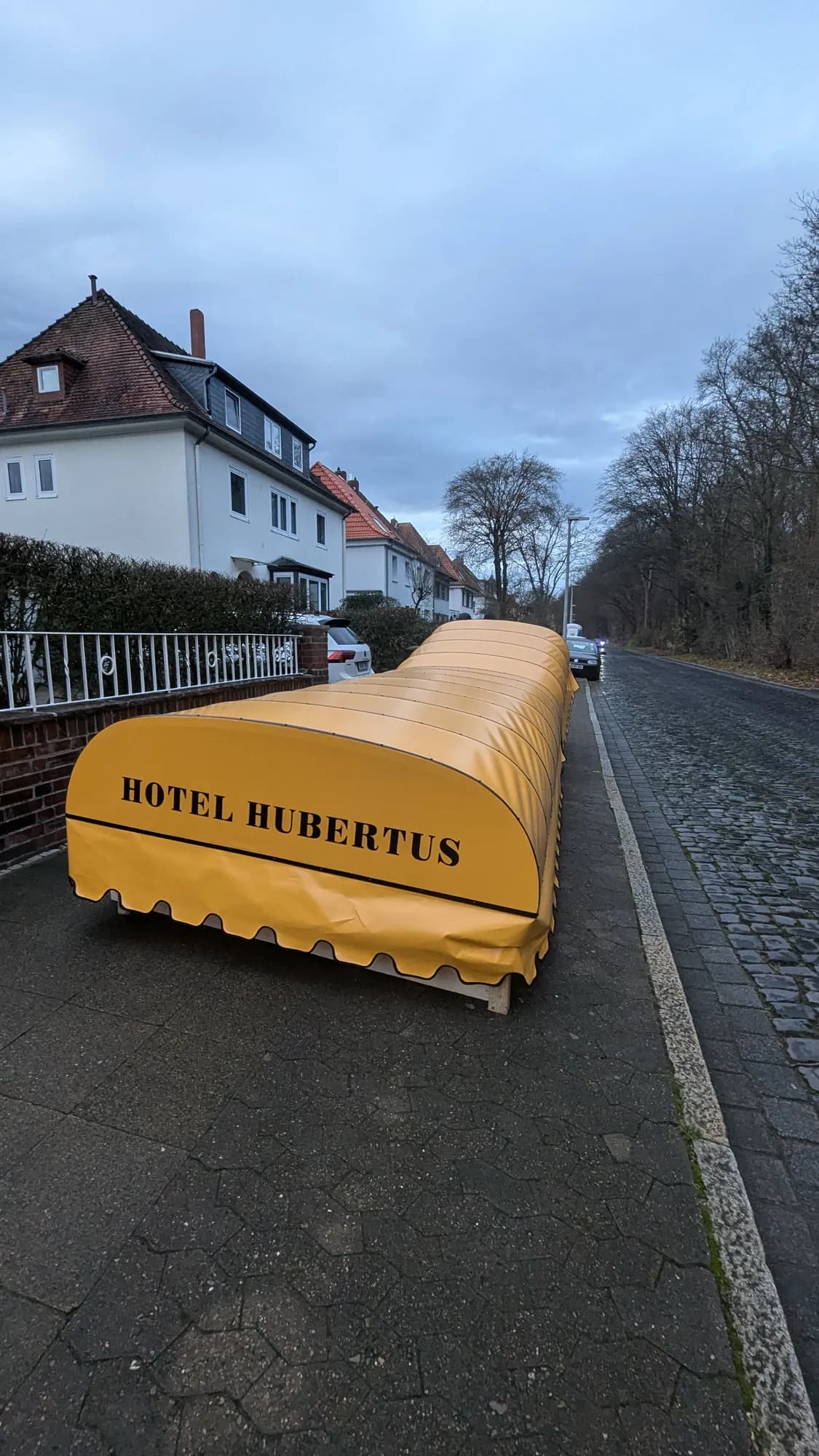 Korbmarkise für einen Hoteleingang — Nachher — Bild 2