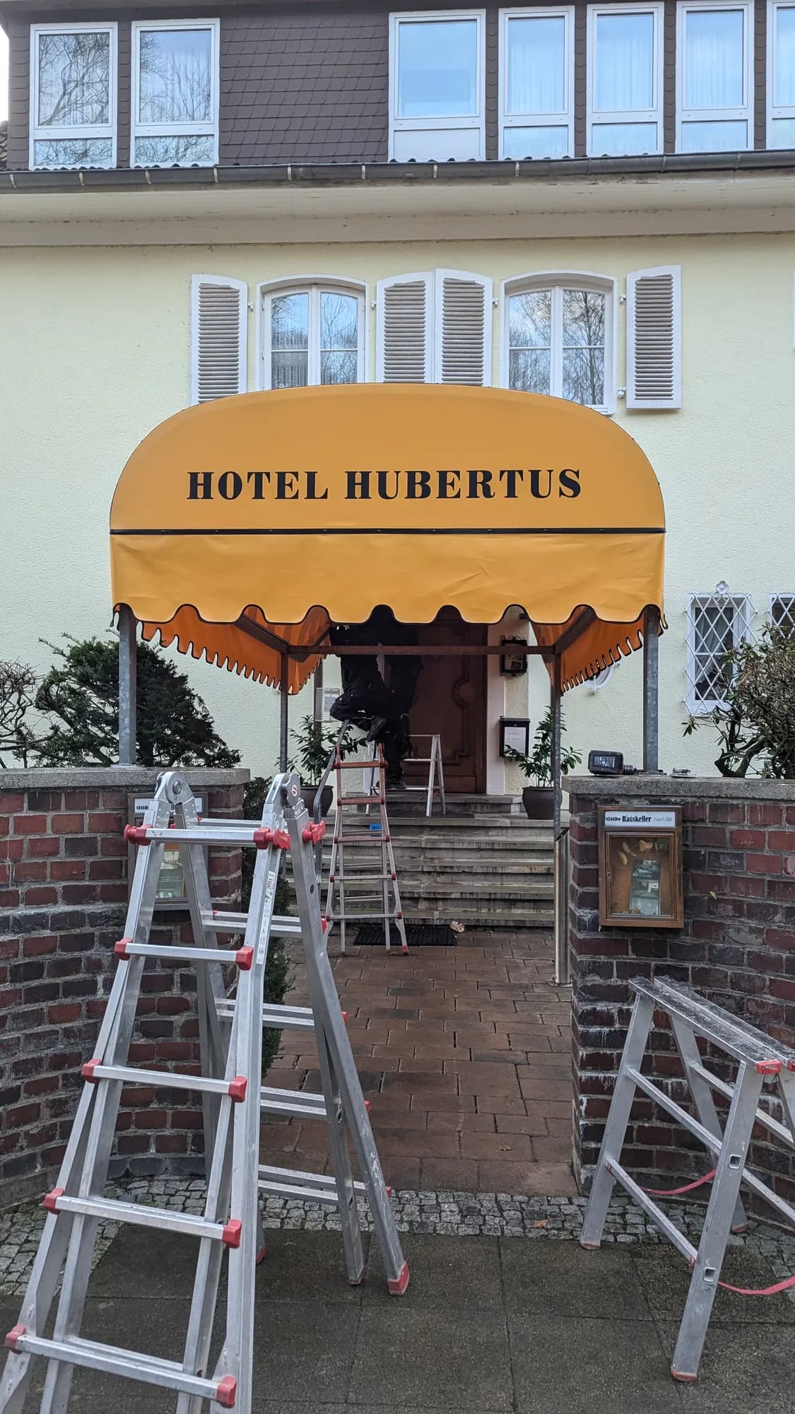 Korbmarkise für einen Hoteleingang — Nachher — Bild 3
