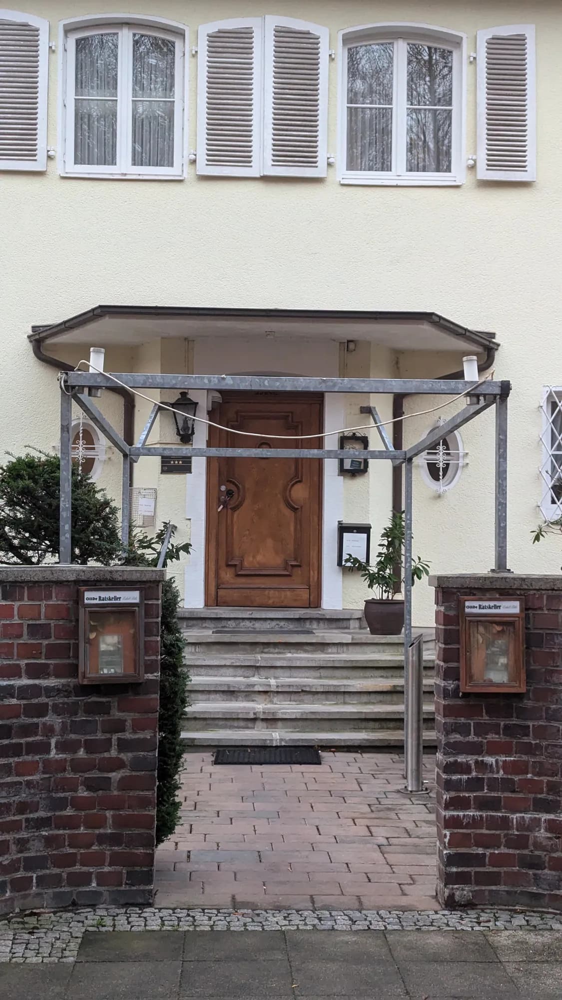 Korbmarkise für einen Hoteleingang — Vorher — Bild 2