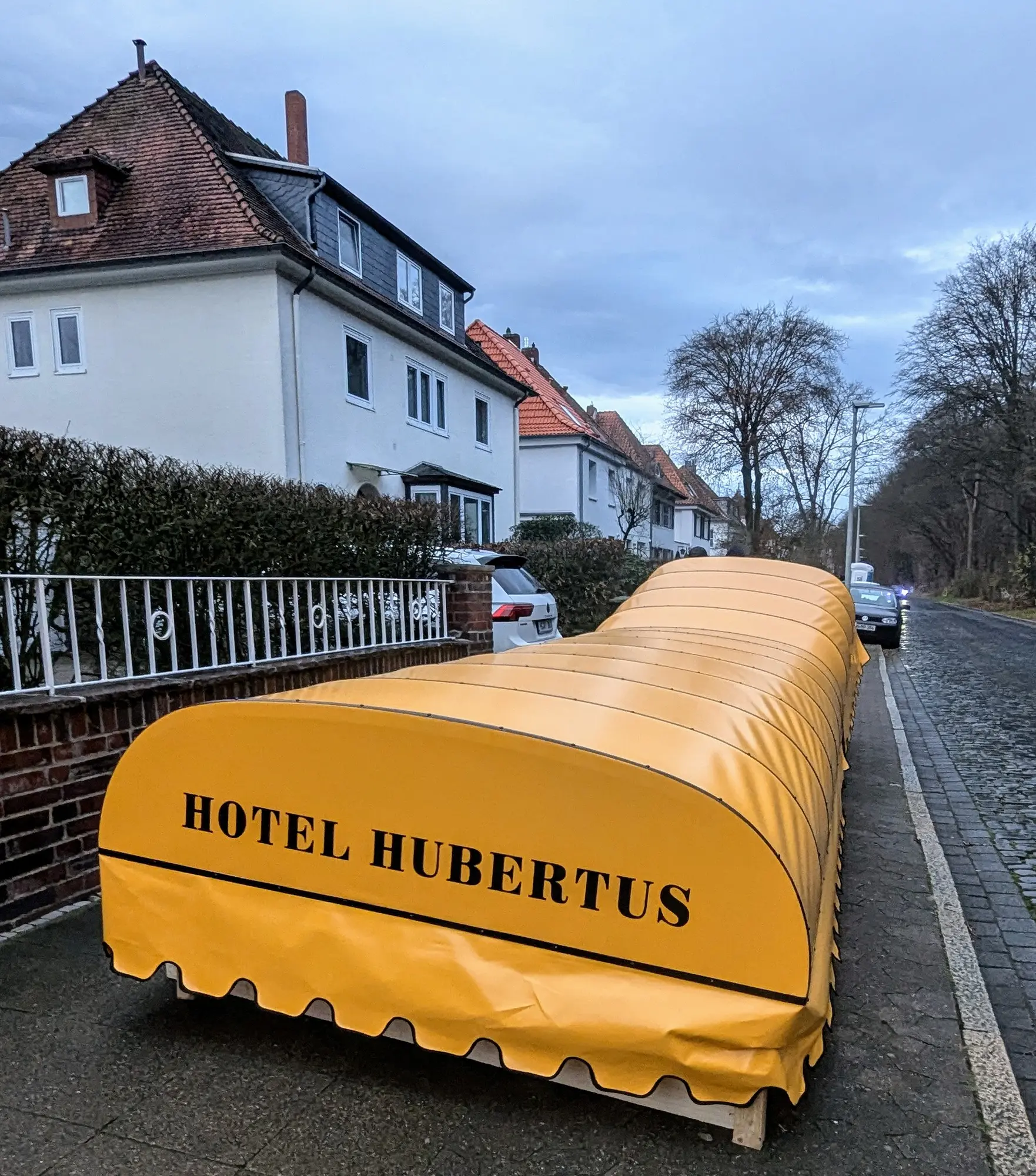 Korbmarkise für einen Hoteleingang — Nachher