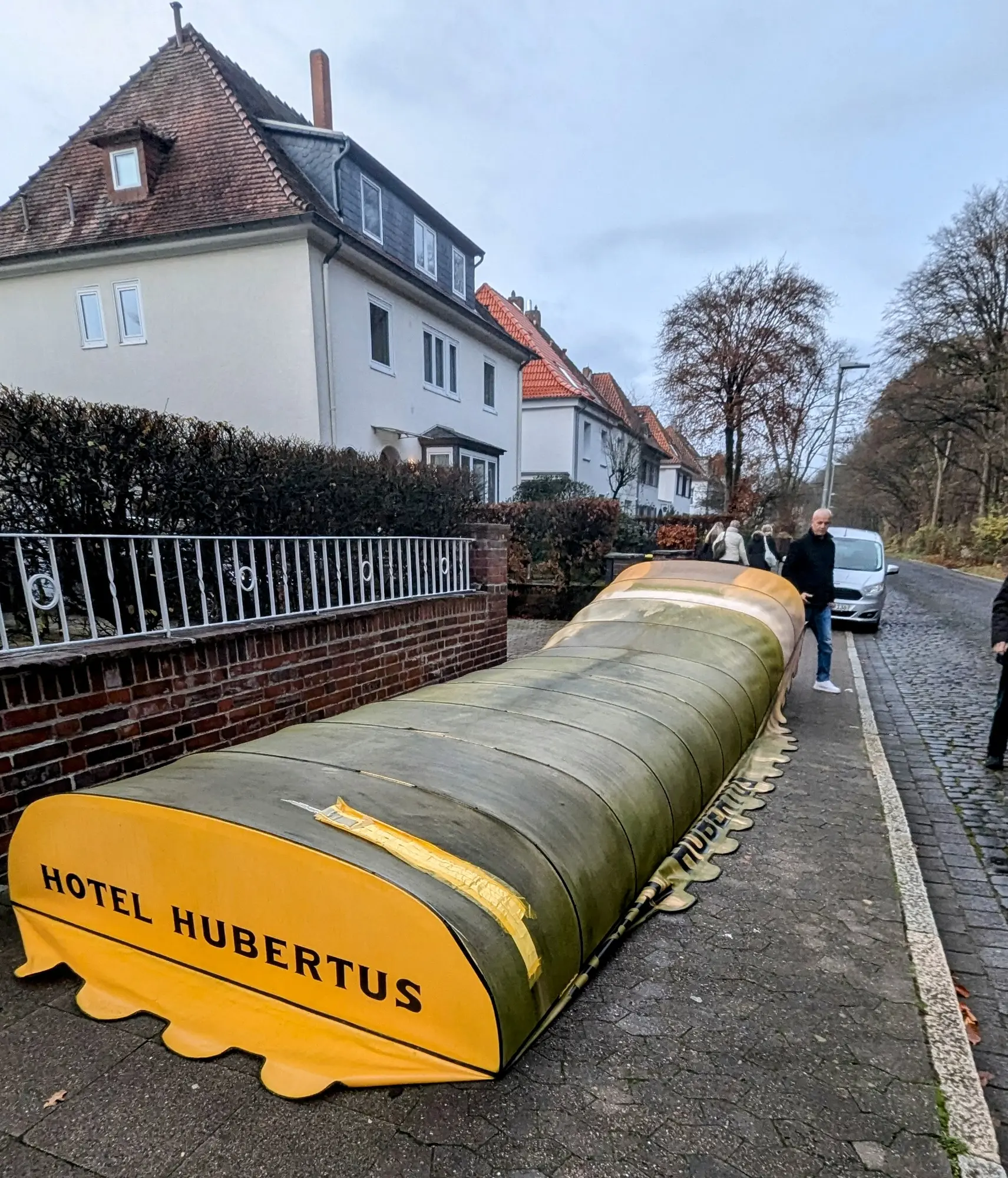 Korbmarkise für einen Hoteleingang — Vorher